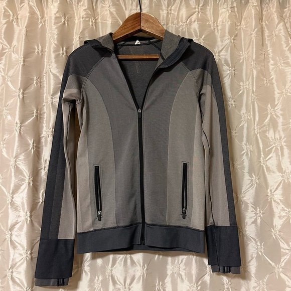 Lululemon Ebb to Train Jacket Seamless Hooded Gray Abstract Black Dark Chrome - Picture 1 of 16